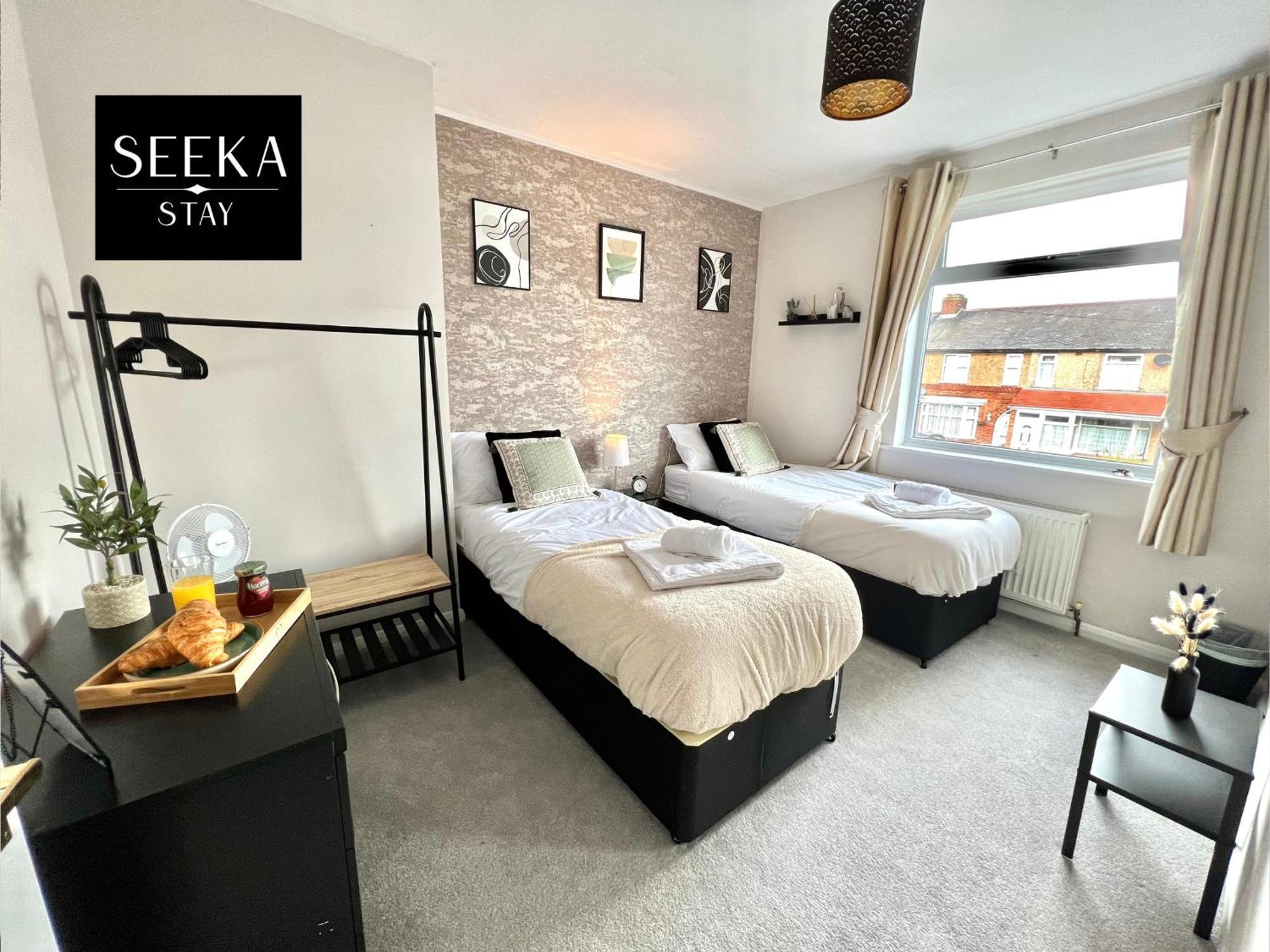 Cosy 2-Bedroom House, Walking Distance Cbs, Ideal For Contractors-Business Stays Coventry Exteriör bild